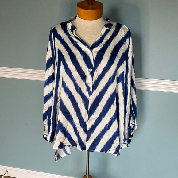Italian viscous blouse. Satin pop over, tie dye chevron loose fit Sz S/M - Picture 1 of 9